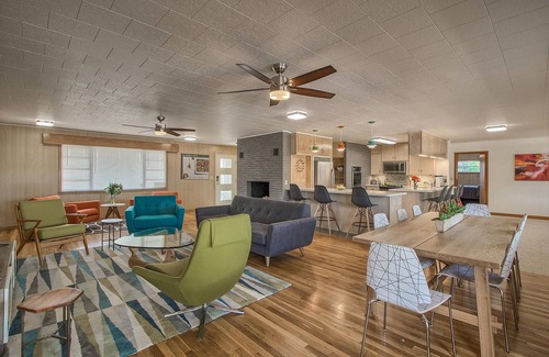 Fredericksburg House | Mod House - Mid Century Modern Fredericksburg Getaway