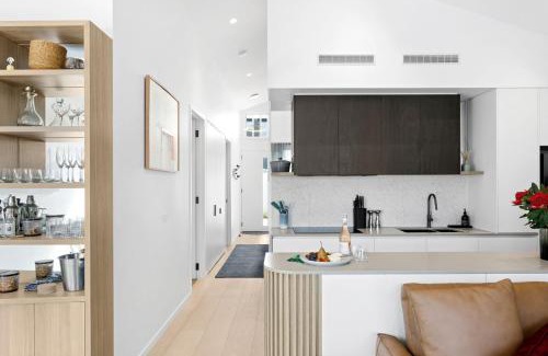Ocean Grove Villa | Mod House Ocean Grove- Walk to the shops, cafes, beach and park! Brand new luxury apartment in gated complex