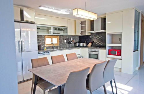 Hannamil-tong Apartment | Mod Lux Spacious 3 bd with Great View and Parking