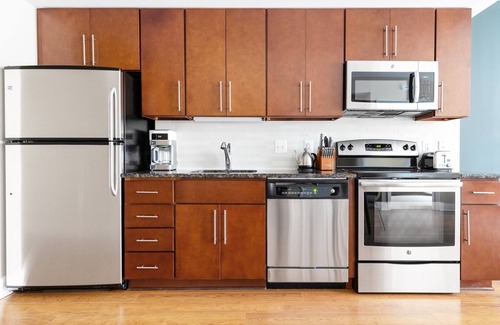 Mount Vernon Triangle Apartment | Mod Mount Vernon 1BR w/Gym, Pool, nr. Convention Center, by Blueground