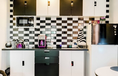 Sunset Junction House | Mod Pop-Art Pad in Silver Lake, Balcony with Park View