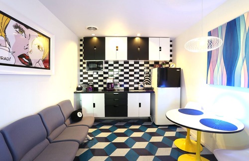 Sunset Junction House | Mod Pop-Art Pad in Silver Lake, Balcony with Park View