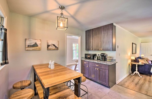 Oakwood Cottage | Mod 'stable House' on 10 Acres, Walk to Lake!