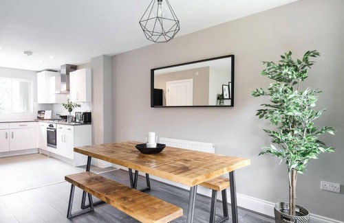 Smethwick House | Moda Stays - John Brooks Serviced Houses