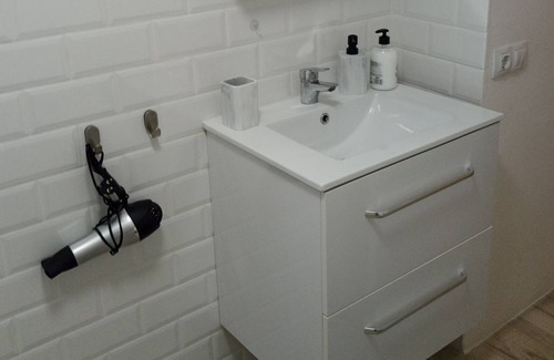 Marzagan Apartment | Modern loft perfectly connected, minutes away from the city.