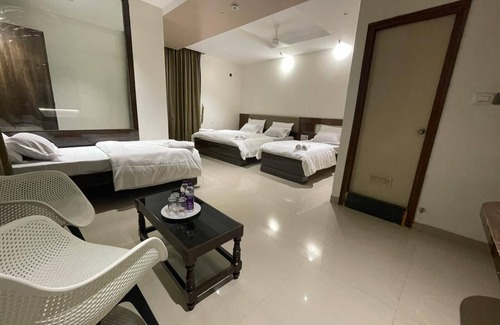 Bellary Hotel | Model Grand Inn