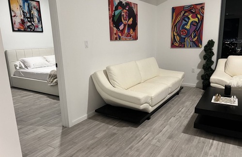 Sailboat Bend Condo | Modern 1/1 Penthouse Condo in Downtown Las Olas