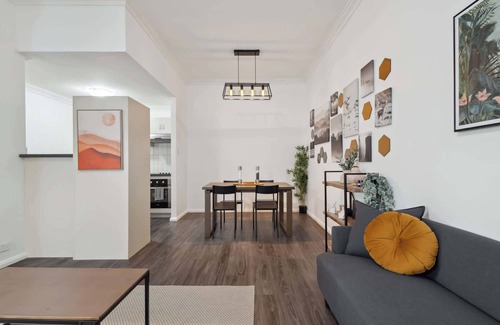 Northbridge Apartment | Modern 1-BDR Apt w/TV Projector