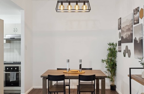 Northbridge Apartment | Modern 1-BDR Apt w/TV Projector