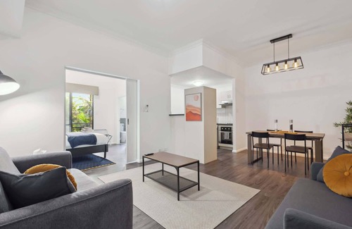Northbridge Apartment | Modern 1-BDR Apt w/TV Projector