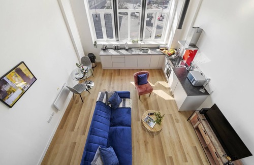 West Bromwich Condo | ⭐️ Modern 1 BDR Duplex APT- West Bromwich⭐️