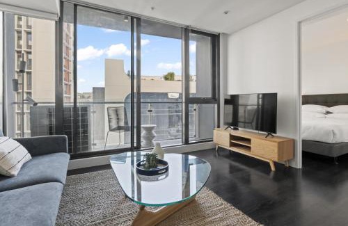 South Melbourne Apartment | Modern 1-Bed Apartment Close to Attractions