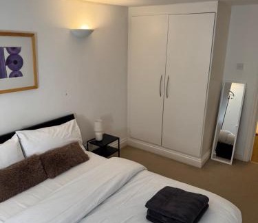 Bishopsgate Apartment | Modern 1 Bed Flat, Liverpool Street