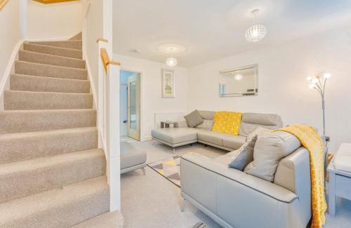 Burton on Trent Apartment | Modern 1 Bedroom House in Burton-on-Trent