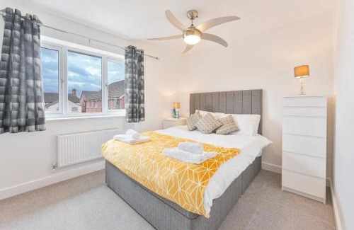 Burton on Trent Apartment | Modern 1 Bedroom House in Burton-on-Trent