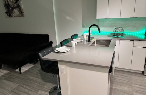 Dania Beach Condo | MODERN 1 BEDROOM 1 BATHROOM CONDO NEAR FLL AIRPORT