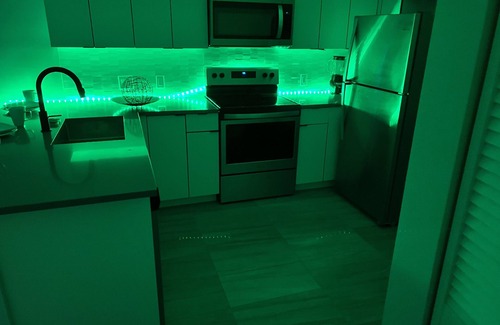 Dania Beach Condo | MODERN 1 BEDROOM 1 BATHROOM CONDO NEAR FLL AIRPORT