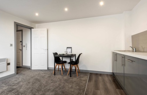 Yeadon Apartment | Modern 1 Bedroom Apartment in Yeadon