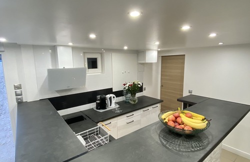 Osny Apartment | Modern 1-bedroom apartment+ jacuzzi