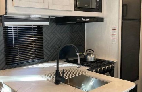 Inverness House | Modern 1 bedroom Camper/RV with free parking!