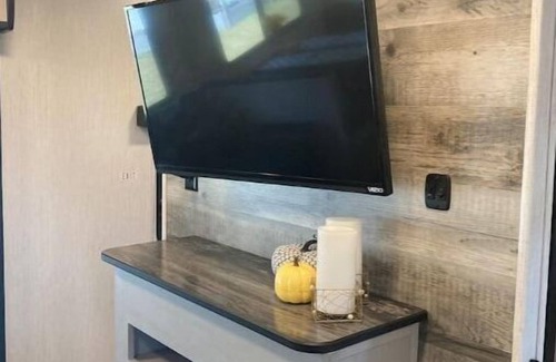 Inverness House | Modern 1 bedroom Camper/RV with free parking!
