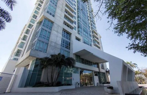 Puerta de Tierra Condo | Modern 1-bedroom loft with free parking