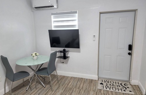 Hialeah House | Modern 1 Bedroom Suite With Shower Sauna & Patio