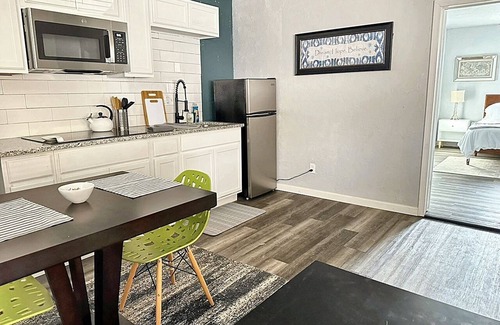Central Oklahoma City Apartment | Modern 1-Bedroom Retreat | Steps from Plaza District #20C