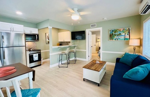 Lake Worth Apartment | Modern 1 bedroom villa just five minutes to the beach!