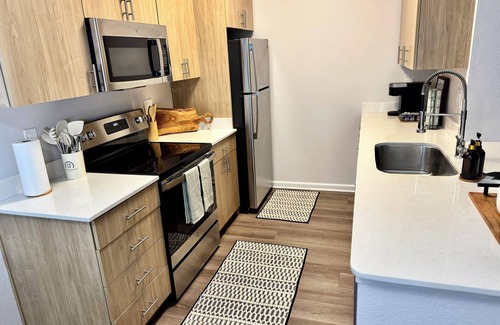 San Ramon Apartment | Modern 1-bedroom with WiFi, pool, fitness center, and comfort in San Ramon.