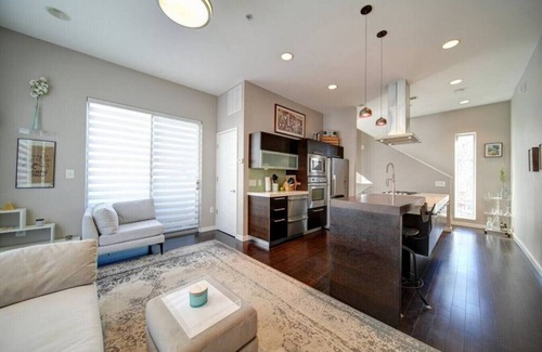 Wesley Heights House | Modern 1-BR Condo — Stylish Stay Near Uptown CLT!