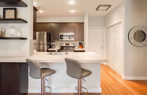 Belltown Condo | Modern 1 BR Quiet Condo in Seattle center, pool and fitness, FREE parking