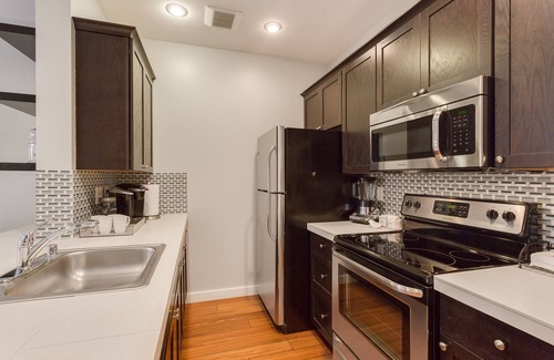 Belltown Condo | Modern 1 BR Quiet Condo in Seattle center, pool and fitness, FREE parking