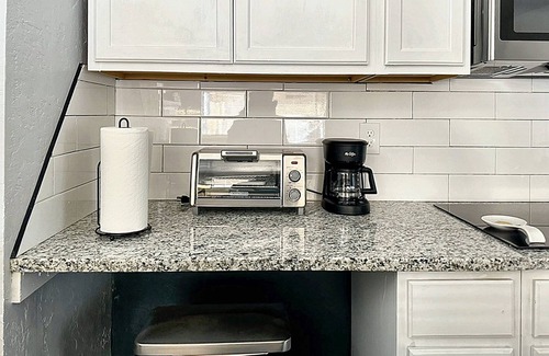 Central Oklahoma City Apartment | Modern 1B Studio Oasis Plaza District Access 32C