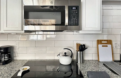 Central Oklahoma City Apartment | Modern 1B Studio Oasis Plaza District Access 32C