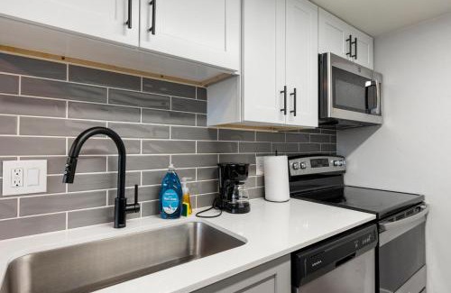 South Scottsdale Apartment | Modern 1B1B Escape with Free Parking
