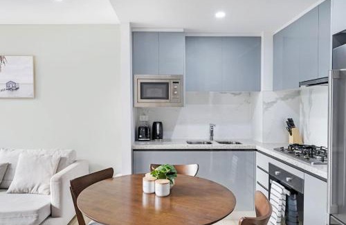Sydney Olympic Park Apartment | Modern 1B1B with Free Pool&Gym