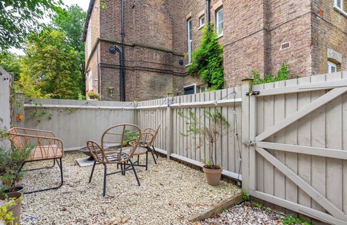 Sydenham Apartment | Modern 1BD with Private Outdoor Space in Sydenham