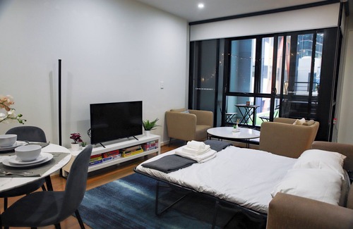 Parramatta Apartment | Modern 1BR Apartment, Parramatta CBD includes: Gym + Game Room + Free Parking