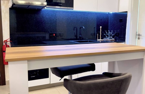 Labone Apartment | Modern 1BR Apartment in Cantonments - Pool, Gym & Rooftop Lounge