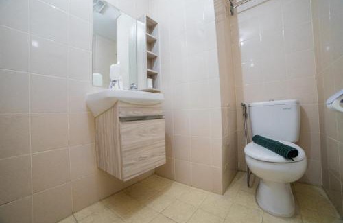 Hegarmanah Apartment | Modern 1BR Apartment Near Cihampelas at Parahyangan Residence By Travelio