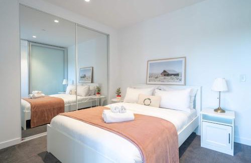 Hawthorn Apartment | Modern 1BR Apartment with Smart TV and Views