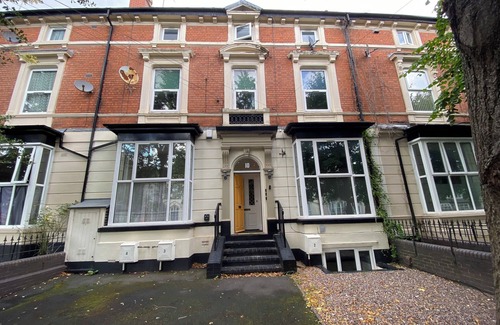 Birmingham Apartment | Modern 1BR Apt w/WIFI, TV & Washer in Birmingham