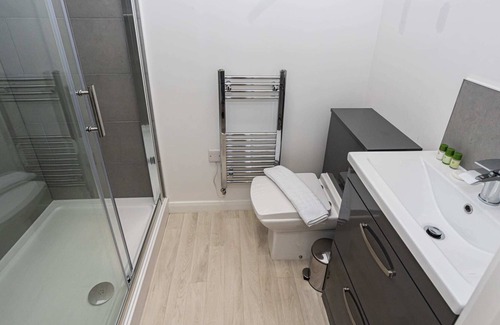 Bolton Apartment | Modern 1BR Bolton Apartment in Central Location