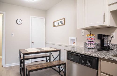 Birmingham Apartment | Modern 1BR by UAB & St. Vincent's - Prime Location!