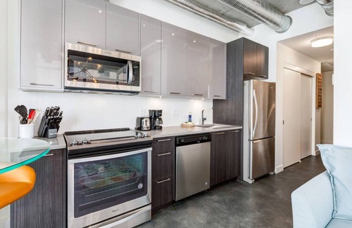 East Village Condo | Modern 1BR Condo for 4 | Great Views + Balcony!