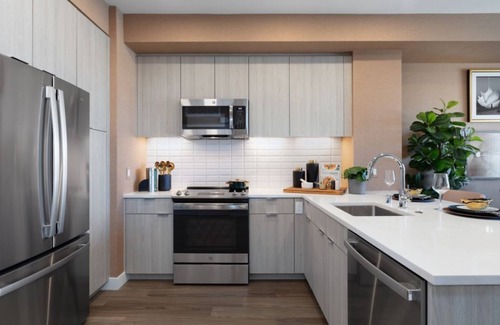 Menlo Park Condo | Modern 1BR Condo with Pool & BBQ at Vasara