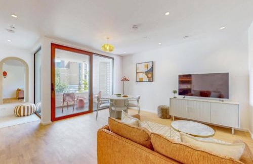 Haverstock Apartment | Modern 1BR Flat Balcony Near Tube Pass the Keys