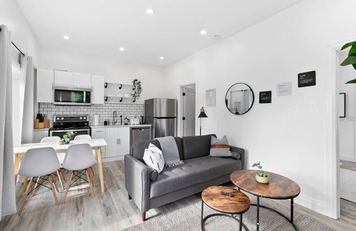 LaSalle House | Modern 1BR Guesthouse | Near Marina & Golf