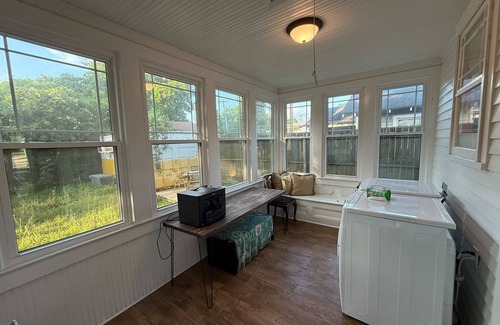 Downtown House | Modern 1BR Home Walk to Downtown